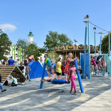 Jeux d'enfants sur le Square Valin - Vieux Port de La Rochelle