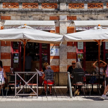 Rue Thiers - terrasse café place du marché ©Les Conteurs