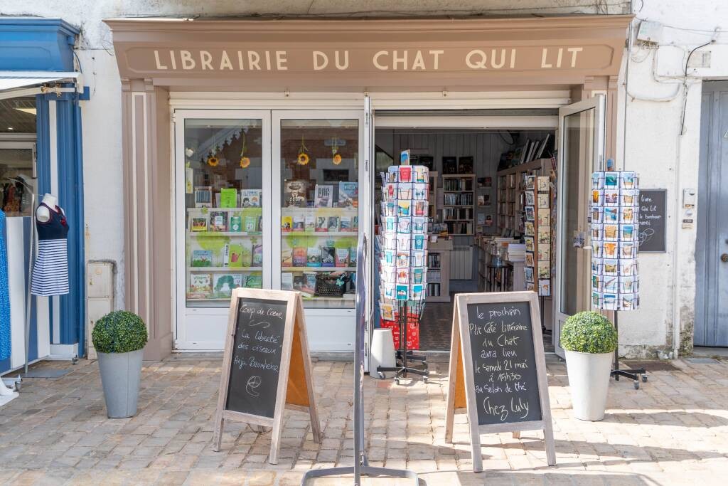 La Librairie Du Chat Qui Lit Shopping In Chatelaillon Plage La Rochelle Tourisme