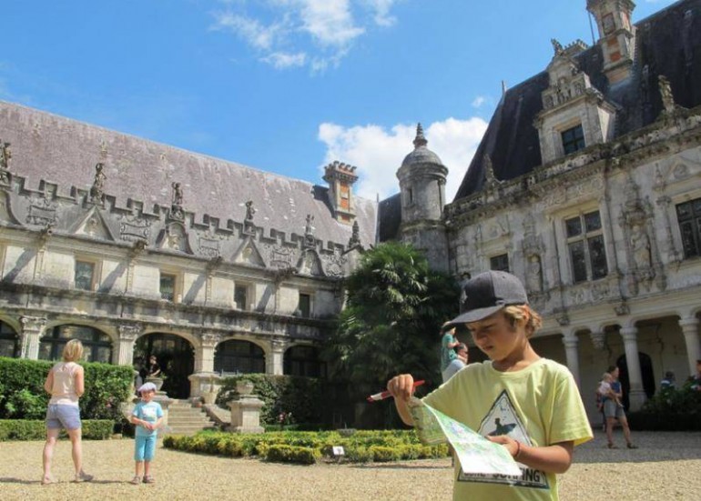 LE CHATEAU DES ENIGMES LE CHATEAU DES ENIGMES