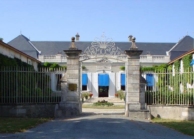 CHATEAU DE LA PÉRAUDIÈRE CHATEAU DE LA PÉRAUDIÈRE