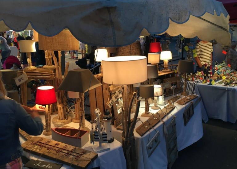 Le marché artisanal nocturne de Châtelaillon-Plage