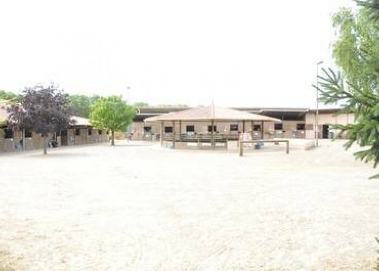 Equestrian Center: La Maison du Poney Equestrian Center: La Maison du Poney