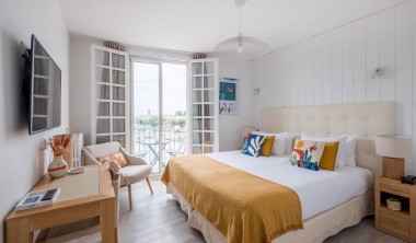 La Tour de Nesle - Chambre avec balcon et vue panoramique sur le vieux port