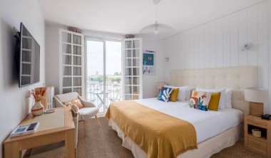 Hôtel la Tour de Nesle La Tour de Nesle - Chambre avec balcon et vue panoramique sur le Vieux Port