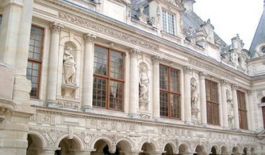 L'Hôtel de Ville L'Hôtel de Ville