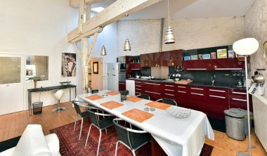 vue sur l'espace cuisine et repas