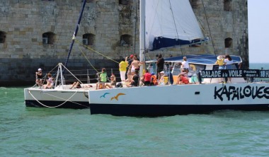 Kapalouest devant le Fort Boyard