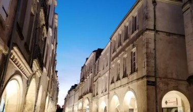 Appartement 7 personnes - Le Calme au Cœur de la Rochelle La rue du Minage