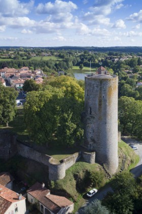 Tour Mélusine Vouvant